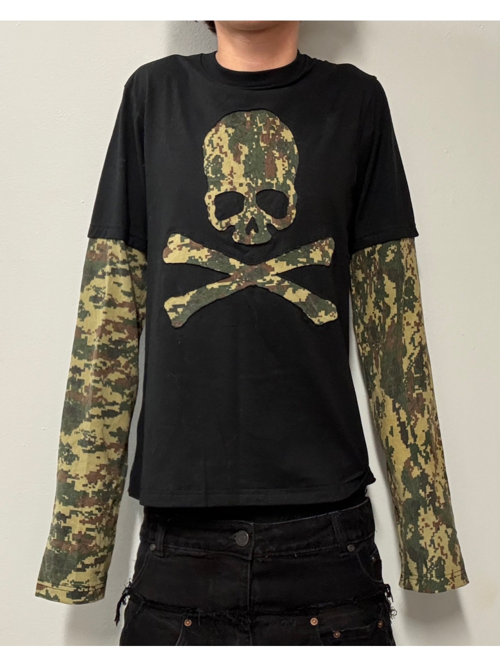 Street Fashion Us - 2026年新作アメリカンレトロ迷彩柄スケルトンフェイクツーピーススプライス長袖トップスパンクストリートトレンドファッション多用途ニッチアイテム