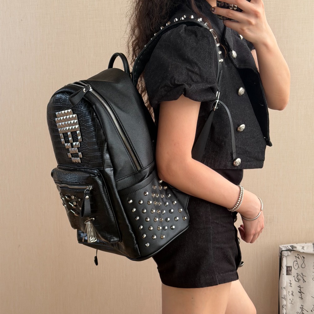 オリジナルブラッククロコダイルパターンスカルリベットバックパ - Street Fashion Male のレビューと価格